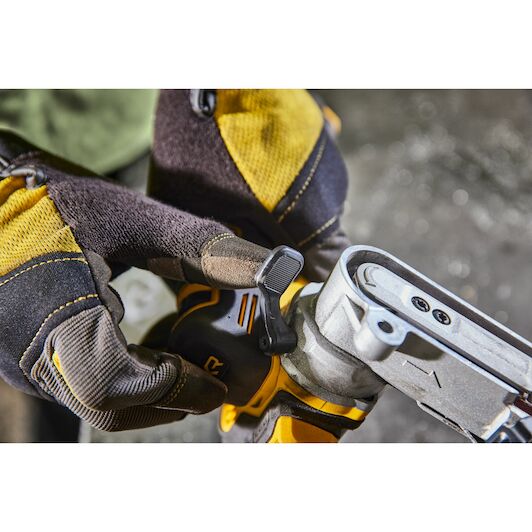 dewalt_dcm200nt_xj