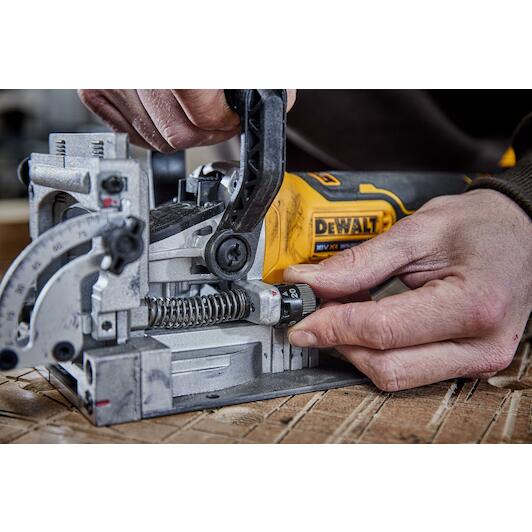 dewalt_dcw682n_xj