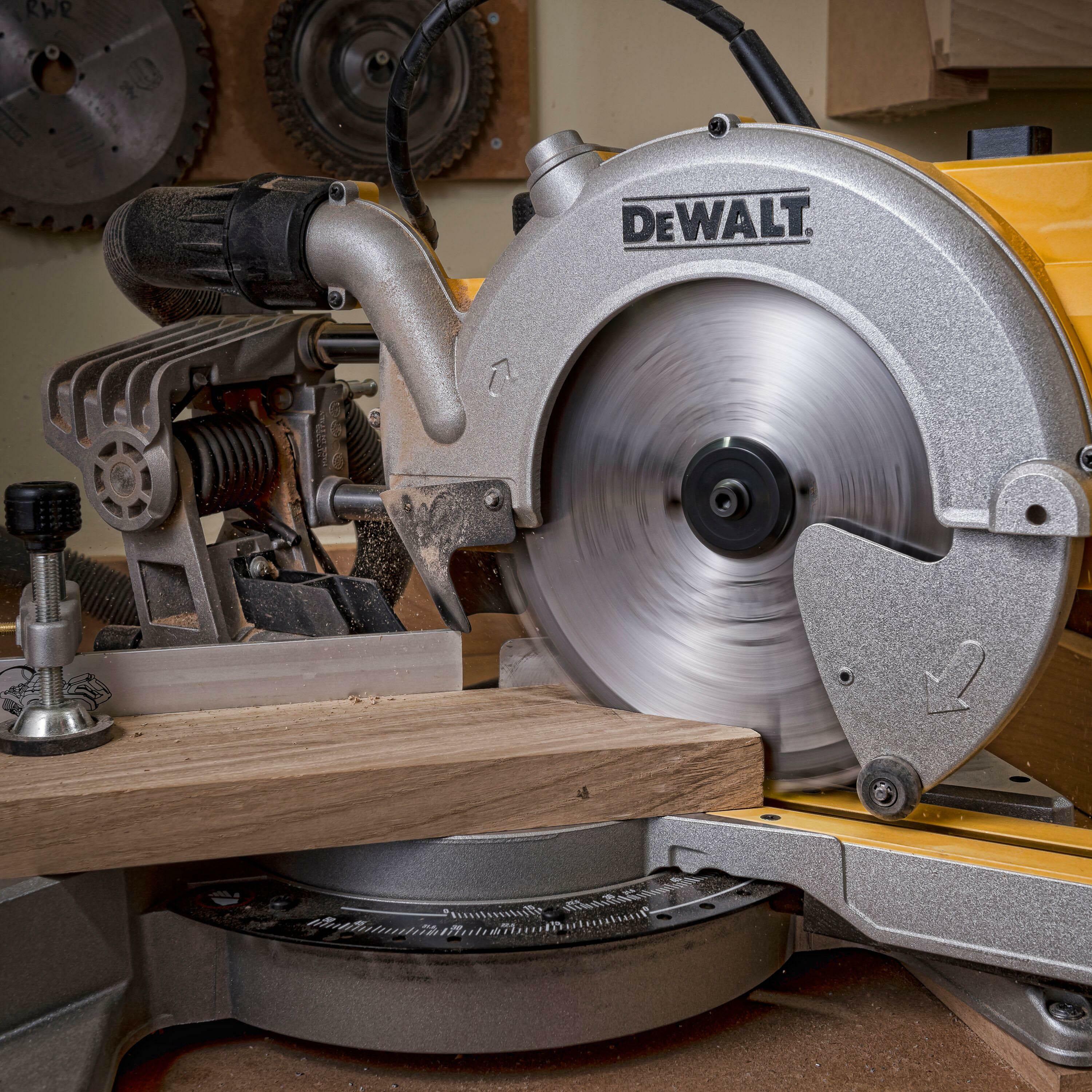 Lame DeWalt Pour Scie Radiale - 250x30 Mm, 24 Dents - Qualité Professionnelle